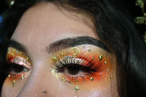 Celestial Bridal Makeup, Leo Inspired Makeup, Fire Goddess Makeup, Sun Themed Makeup, Summer Solstice Makeup, Solar Eclipse Makeup, Moon And Sun Makeup, Sun Eye Makeup, Apollo Makeup