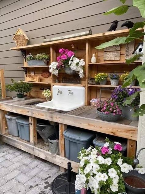 Garden Design Outdoor, Potting Bench Ideas, Potting Bench Plans, Tools Tattoo, Outdoor Sink, Outdoor Potting Bench, Aesthetic Gardening, Garden Aesthetics, Garden Sink