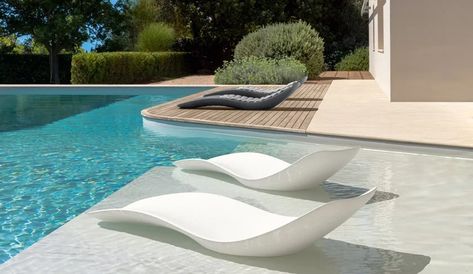 Polyethylene sun lounger REEF | Sun lounger by Talenti_5 Pool Chaise, Pool Lounger, Sun Lounge, Italian Garden, Relaxing Moments, Pool Furniture, Outdoor Oasis, Pool Designs, Sun Lounger