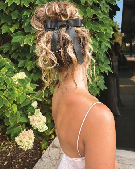 Bun with curles coquette black bow hair styles wedding guest hair styles updo curled hair bow Bow Hairstyle Updo, Hair Bun With Bow, Up Do With Bow, Hair With Big Bow, Velvet Bow Hair, Updos With Bows, Bun With Bow Hairstyle, Half Up Half Down Bow Hairstyle, Wedding Guest Hair Styles