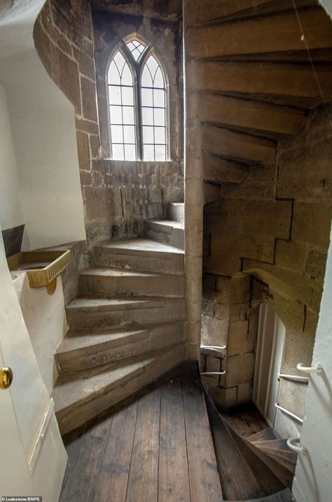 Old Spiral Staircase, Servants Staircase, Old Staircase, Old Stairs, Steel Stair Railing, Wells Cathedral, Modern Stair Railing, Stair Railing Design, Steel Stairs