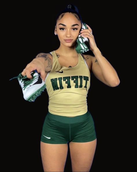 College Track And Field Media Day, Hbcu Dancers, Track Szn, Track Uniforms, Sport Photoshoot Ideas, Track Senior Pictures, Sports Photoshoot, College Goals, Senior Banner