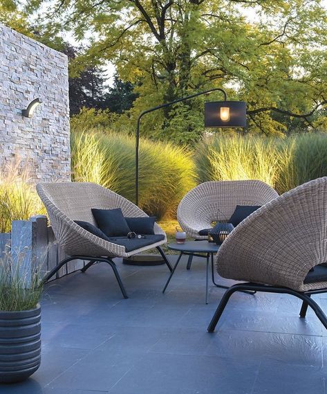 Design Per Patio, Modern Garden Lighting, Terrace Design, Modern Outdoor Furniture, Modern Patio, Design Exterior, Wicker Furniture, Outdoor Rooms, Modern Outdoor