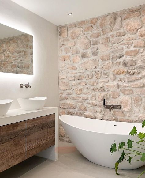 Bathroom With Stone Wall, Stone Wall Bathroom, Natural Stone Bathroom Ideas, Stone Shower Walls, Bathroom Stone Wall, Bathroom Stone, Natural Stone Bathroom, Beautiful Bathroom Decor, Stone Shower