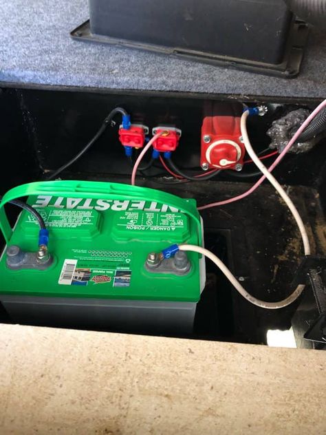 Car Battery Hacks, Battery Hacks, Camper Maintenance, Travel Trailer Living, Rv Battery, Recondition Batteries, Batteries Diy, Dry Camping, Rv Maintenance