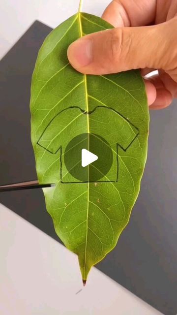 Nature Crafts Kids, Flower Crafts Kids, Leaf Projects, Hand Crafts For Kids, Aktivitas Montessori, Leaf Crafts, Easy Diy Art, Art Drawings For Kids, Paper Crafts Diy Kids