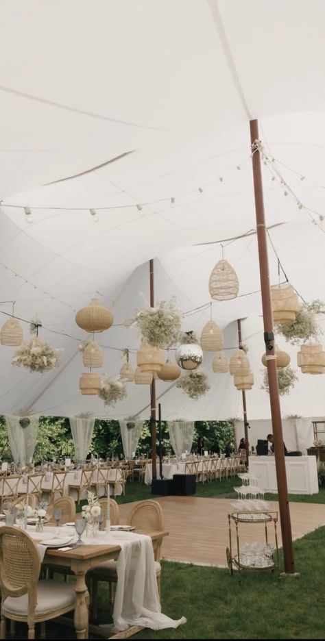 Casual Wedding Set Up, Backyard Wedding Alter Diy, Flower Arch Alternative, Outdoor Simple Wedding Decor, Small Marquee Decoration, Ranch Style Wedding Decor, Tent Wedding Inspiration, Boho Wedding Tent Decor, Backyard Classy Wedding