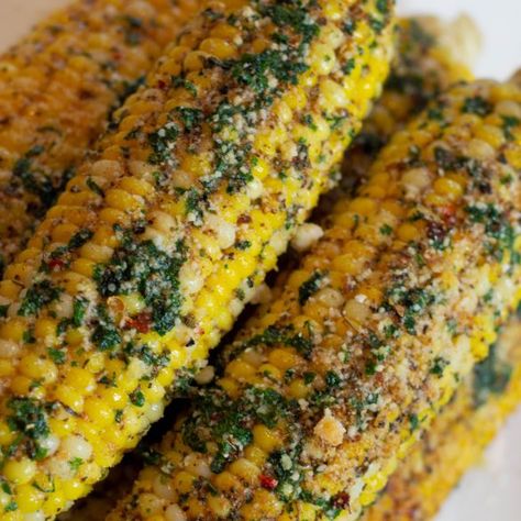 juicy cheese buttery corn on the cob old bay Old Bay Corn On The Cob, Boil Corn On Cob, Best Corn On The Cob Recipe, Seafood Christmas, Grilled Corn Recipes, Buttery Corn, Bbq Corn, Seasoned Corn, Seasoned Butter