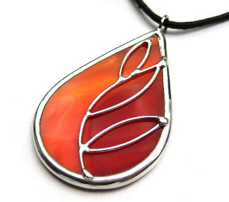 Tiffany Vitray, Stained Glass Necklace, Stained Glass Pendant, Art Glass Jewelry, Bijoux Fil Aluminium, Stained Glass Jewelry, Soldering Jewelry, Stained Glass Lamps, Stained Glass Diy