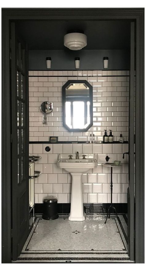 1920s Bathroom Remodel, Historic Bathroom, Australian Farmhouse, 1920s Bathroom, White Bathrooms, Black And White Tile, Art Deco Bathroom, Victorian Bathroom, Bad Inspiration