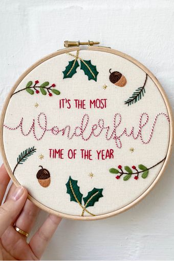 Designs and Patterns by Anchor Diy Sy, Winter Embroidery, Anchor Embroidery, Christmas Embroidery Patterns, Embroidery Stitch, Christmas Embroidery Designs, Embroidery Christmas, Hand Embroidery Projects, Hand Embroidery Art