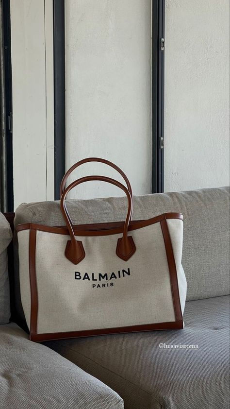 Balmain Bag, Luxury Tote Bags, Luxury Bags Collection, La Fashion Week, Balmain Paris, Luxury Purses, Fancy Bags, Pretty Bags, Beach Bags