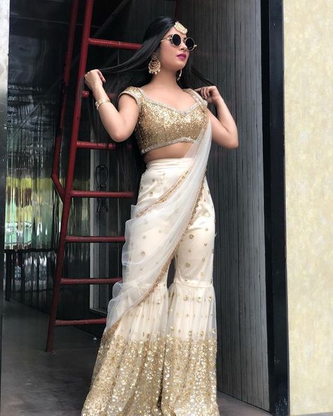 Instagram photo by Krishna Mukherjee • Nov 24, 2018 at 2:24 PM Dress For Indian Wedding, Palazzo And Crop Top, Trendy Saree, Blouse Nylon, Sharara Designs, Designer Outfit, Saree Lehenga, Red Lehenga, Crop Top Set