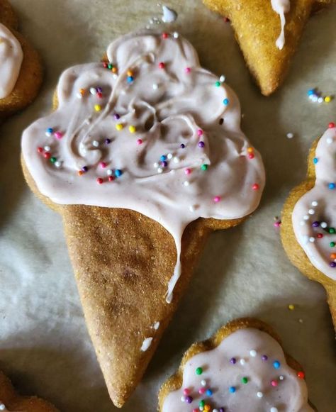 Homemade Dog Treats To Make And Sell | Treats I made for my gorgeous girl | Facebook Treats To Make And Sell, Dog Treats To Make, Diy Dog Treats Healthy, Yogurt Chips, Dog Cake Recipes, Animal Treats, Pet Treats Recipes, Easy Dog Treat Recipes, Make Dog Food