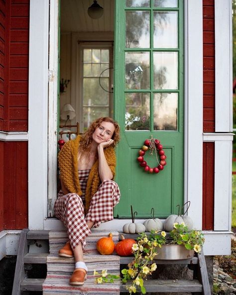 my scandinavian home: A Charmingly Restored Swedish Country Home Apple Garland, Norwegian House, Colorful Boho Fashion, Swedish Farmhouse, My Scandinavian Home, Wooly Jumper, Swedish Cottage, Modern Homesteading, Pumpkin Display