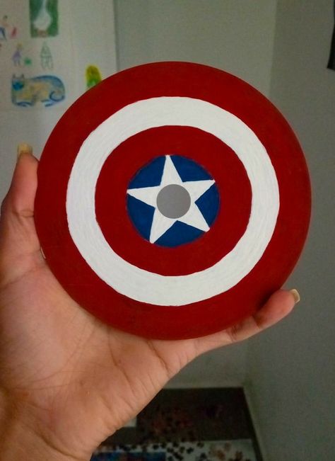 Vinyl Paintings Aesthetic, Dvd Art Aesthetic, Marvel Cd Paintings, Marvel Decorations Room, Easy Cd Painting Ideas, Dvd Pintados Aesthetic, Sidi Boyama, Dvd Decoration, Ideas Para Pintar Cd