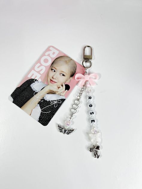 Blackpink Keychain, Kpop Keychain, Picture Keychain, Girls Keychain, Pink Keychain, Black Pink Instagram, Diy Keychain, Black Pink Kpop, Beaded Accessories