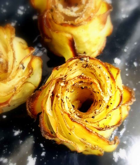 Whether mashed, baked or roasted, people often consider potatoes as a comfort food. Potatoes as a very good source of vitamin B6 and a good source of potassium, copper, vitamin C, manganese, phosphorus, niacin, dietary fiber, and pantothenic acid. Crispy Potato Roses are the most beautiful thing I have ever created using potatoes! Great edible blossoms adorning the plate. An interesting twist on boring baked potatoes. This is a beautiful appetiser to decorate your family dinner this weekend. ... Potato Roses, Bacon Roses, Food Potatoes, Seasoned Butter, Potatoes Recipes, Rose Recipes, Gourmet Dinner, Potato Sides, Potato Side Dishes