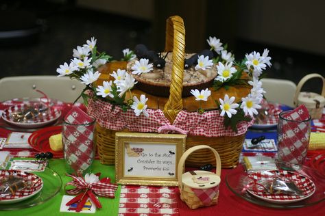 Picnic Basket Centerpiece, Picnic Tablescape, Gingham Wedding, Summer Picnic Party, Basket Centerpiece, Picnic Supplies, Sussex Spaniel, Luncheon Ideas, Church Picnic