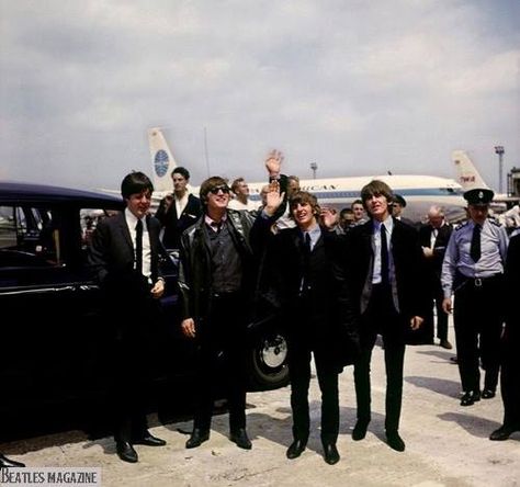 At Heathrow airport Beatles Rare, Back In The Ussr, Tour Manager, Joan Baez, Breaking In, Beatles Songs, The Fab Four, Ringo Starr, George Harrison