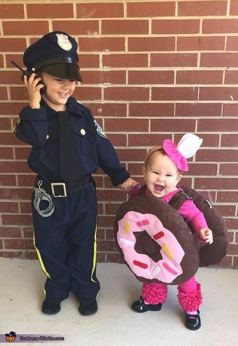 Costumes For Sisters, Donut Halloween Costume, Halloween Costumes For Sisters, Donut Costume, Diy Fantasia, 2017 Halloween Costumes, Sibling Halloween Costumes, Baby Kostüm, Halloween Costume Contest