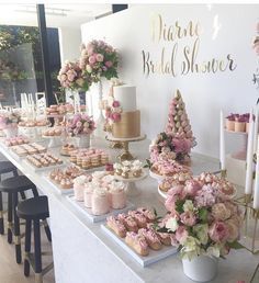 Bridal Shower Desserts, Bridal Shower Inspo, Idee Babyshower, Party Dessert Table, Shower Desserts, Bridal Shower Inspiration, Wedding Dessert Table, Cakes And Cupcakes, Wedding Dessert