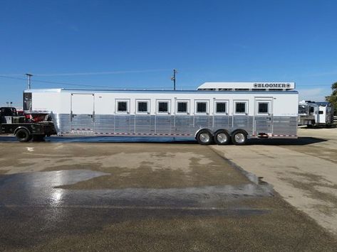 BLOOMER TRAILERS on Instagram: “This 8 horse Bloomer is out of this world 🤯 The storage, tack and automatic water system is worth noting. #OnlyTheBest” Bloomer Trailers, Eid Decoration, Water System, Horse Trailers, Horse Ranch, Horse Trailer, Truck And Trailer, Water Systems, Out Of This World