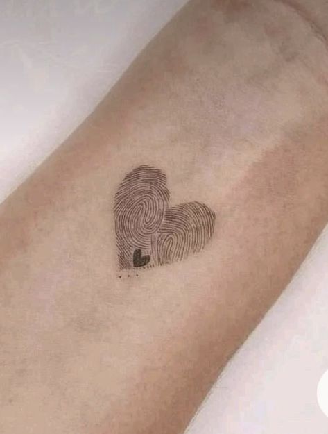 Matching Fingerprint Tattoos, Dainty Anniversary Tattoos, Mother Daughter Thumbprint Tattoos, Tattoo Matching Mom Mother Daughters, Tattoo For Two Daughters, Tattoos About Mom For Daughter, Tattoo For Mum And Daughter, Mum And Daughters Tattoo, Matching Tattoos For Mum And Daughter