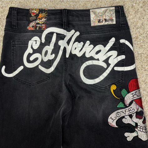 Embrace Y2k Fashion Nostalgia With Ed Hardy Denim. These Faded Black Jeans Feature A Wide Leg Fit, Classic Cotton Fabrication, And A “Love Kills Slowly” Heart Skull Graphic. Baggy Ed Hardy Jeans, Ed Hardy Pants Outfit, Emo Jeans, Dc Sneakers, Graphic Jeans, Ed Hardy Jeans, Love Kills Slowly, Heart Skull, Trashy Outfits