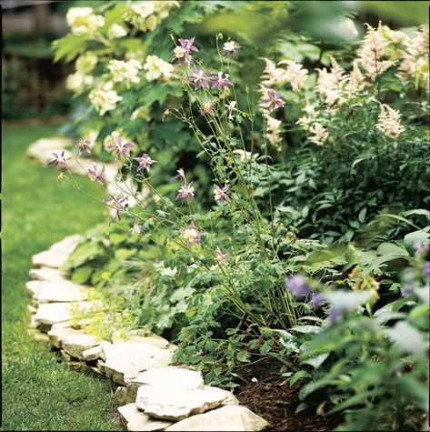 8 Inexpensive Garden Edging Ideas to Make Your Yard Look Sharp Garden Edging Stones, Concrete Garden Edging, Stone Flower Beds, Yard Edging, Edging Stones, Brick Garden Edging, Flower Bed Borders, Flower Bed Edging, Brick Garden