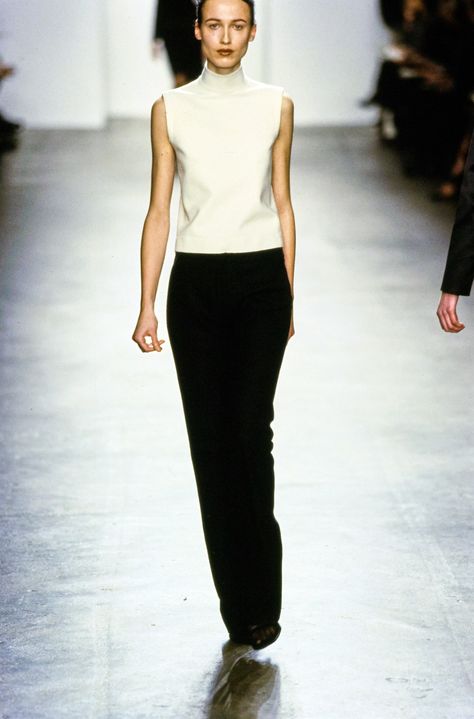 90s Minimalism Fashion Runway, Workplace Outfits, 90s Minimalism Fashion, Calvin Klein Aesthetic, 90s Calvin Klein, 90s Runway Fashion, Calvin Klein Collection, French Chic, 가을 패션