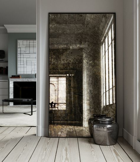 Click here to see our 2019 list of the best leaning mirrors you can find. We includ oversized leaning mirrors, floor mirrors and more. Antique Bronze Mirror, Leaning Mirror Decor, Interior Design Blogs, Inside A House, Spiegel Design, Antique Brass Frame, Distressed Mirror, Antiqued Mirror, Leaning Mirror