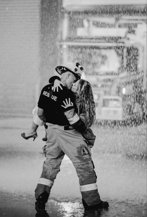 Fireman Boyfriend, Firefighter Bouidor Photography, Firefighter And Teacher Couple, Firefighter Aesthetic, Firefighter Portrait Photography, Firefighter Couple Pictures, Firefighter And Nurse Engagement Photos, Fireman Carry Couple, Firefighter Photography Action