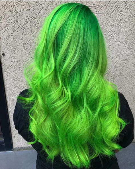 Green Hair Dye, Restore Damaged Hair, Pulp Riot Hair Color, Semi Permanent Hair Dye, Pulp Riot Hair, Popular Hair, Semi Permanente, Semi Permanent Hair Color, Permanent Hair Dye