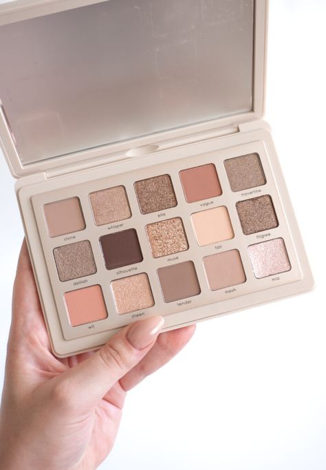 I Need A Nude Palette Looks, Natasha Denona I Need A Nude Palette, Natasha Denona Palette, Natasha Denona Eyeshadow, Glossy Eyes, Makeup Wishlist, Nude Palette, Beauty Organization, Eyeshadow Base