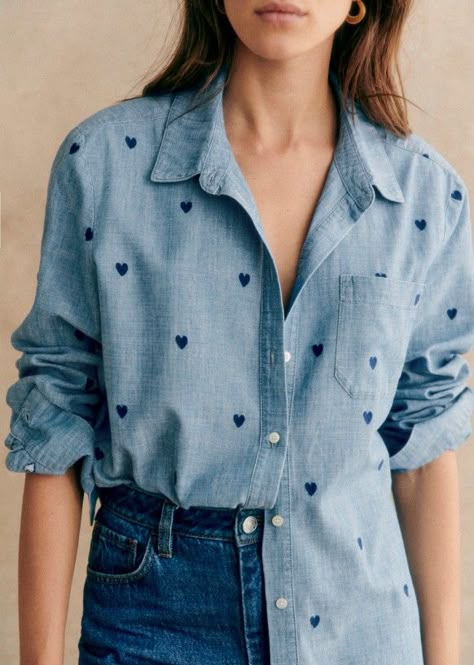 Tomboy Shirt - Chambray with embroidered navy hearts - Cotton - Sézane Embroided Shirts Design, Shirt Stitching Ideas For Women, Embroidery On Denim Shirt, Denim Shirt Embroidery Ideas, Tops With Blue Jeans, Jeans With Hearts, Cotton Tops For Jeans, Denim Shirts For Women, Denim Shirt Outfit Women