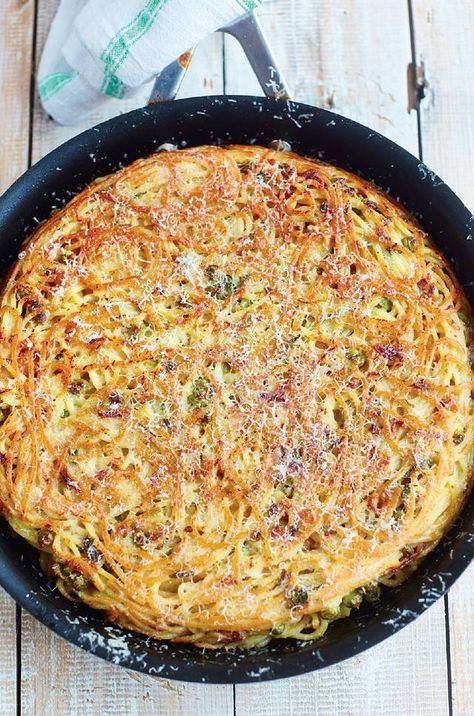 Pasta Frittata Lots of Ways - Jamie Oliver Spaghetti Frittata, Fritata Recipe, Pasta Frittata, Gennaro Contaldo, Frittata Recipes, Pasta Sauces, Pan Recipes, One Pan Meals, Fresh Pasta