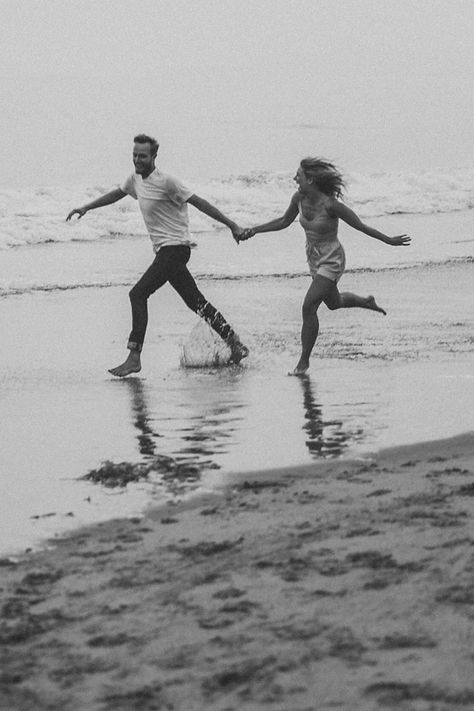 Pose Ideas for Couples | Beach Session Inspo | Lindsay Elaine Photography. A fun and romantic photoshoot for couples on the beach. Ideas for your intimate couples photoshoot and pose ideas. See tons of beach couples photoshoot, beach photography poses couples romantic, beach couples selfies and beach couples dress. Book Lindsay as your couples photographer at lindsayelaine.com. Fun Beach Couple Shoot, Fun Couples Beach Photoshoot, Editorial Beach Couple Photoshoot, Rainy Beach Couple Photoshoot, Couple Photoshoot Beach Ideas, Steamy Beach Couple Shoot, Couple Photo Shoot Beach, Ocean Couple Pictures, Moody Beach Photoshoot Couple