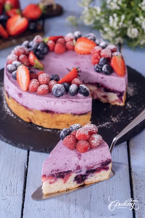 Yogurt Mousse Cake, Berry Cream Cheese, Cream Cheese Mousse, Moose Cake, Layer Cheesecake, Cheese Mousse, Cheesecake Toppings, Berry Cheesecake, Berry Dessert