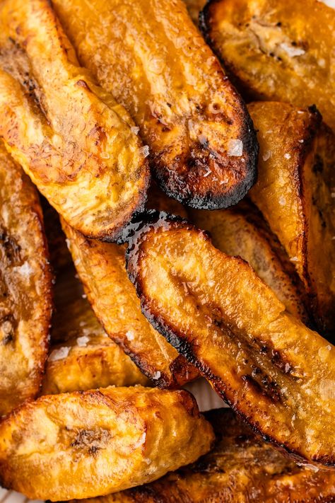 Cooked air fryer plantains with a sprinkle of salt. Maduros In Air Fryer, Air Fryer Plantains Sweet, Plantains Recipes Air Fryer, Air Fryer Plantains, Chicken Orzo Pasta, Slow Cooker Tomato Soup, One Bowl Banana Bread, Sweet Plantains, Salted Potatoes