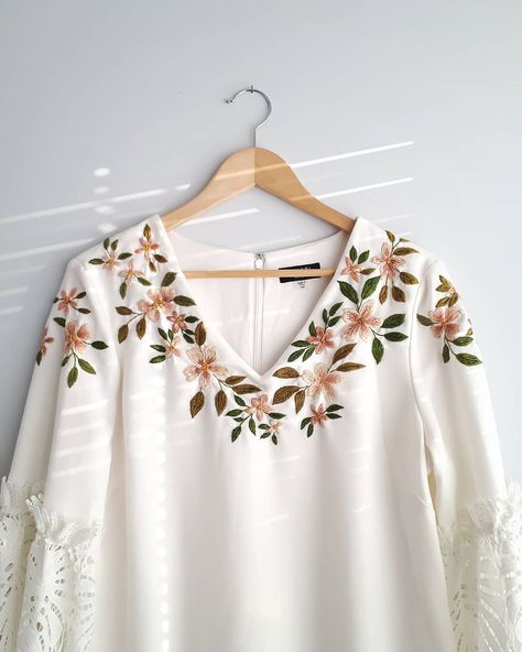 Vorn🌙 on Instagram: “Sold ✨ ** thank you 🙏 Romantic hand embroidered white dress up on etsy 🌹 Size 14 petite 💕 New with tag Link in bio. x” Basic Embroidery, Dress Painting, Embroidery On Kurtis, Kurti Embroidery Design, Desi Fashion Casual, A Line Kurta, Embroidery Suits Design, Embroidery On Clothes, Quick Outfits