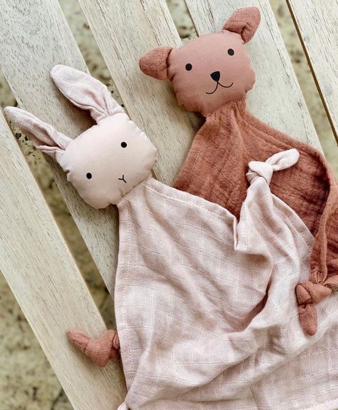 Diy Bebe, Nature Baby Shower, Mini Roses, Birth Gift, Baby Diy, Cuddly Toy, Baby Comforter, 2nd Baby, Diy Baby