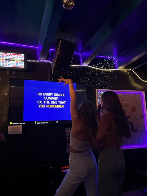 Karoke Girl Aesthetic, Karaoke Astethic, Karaoke Date Aesthetic, Karoke Girls Night, Karaoke Girls Night, Karioki Night, Karaoke Aesthetic Outfit, Karaoke Photoshoot, Night Life Vibes