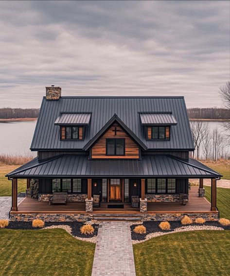 Barndominium Under 100k, Western Barndominium, Houses With Black Roofs, Cottage Barndominium, Shouse Barndominium, Rustic House Exterior, Post And Beam Home, Lake Houses Exterior, Barn House Design