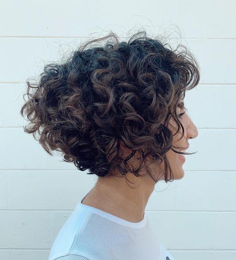 Curly Stacked Bob Haircut, Curly Stacked Bobs, Short Curly Crochet Hair, Oblong Face Hairstyles, Youthful Hairstyles, Loose Curly Hair, Curly Pixie Hairstyles, Short Curly Pixie, Grey Curly Hair