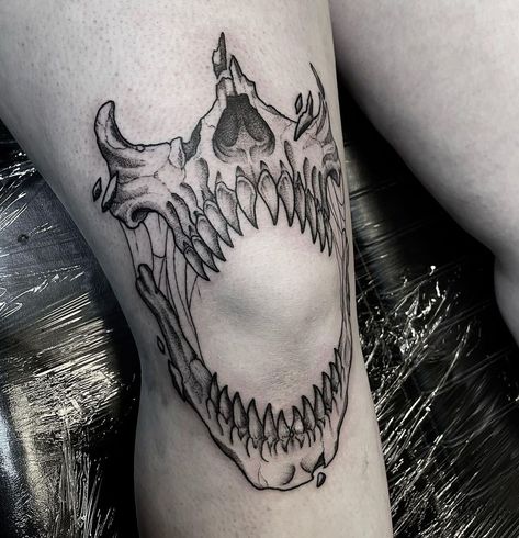 Knee Tattoo Ideas, Tattoo Scabbing, Knee Tattoos, Omerta Tattoo, Skeleton Hand Tattoo, Back Of Shoulder Tattoo, Incredible Tattoos, Tattoo Design Book, Knee Tattoo