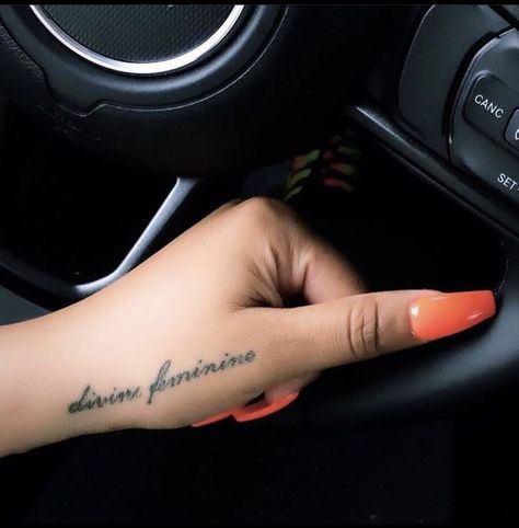 Wrist Tattoos Words, Side Hand Tattoos, Side Wrist Tattoos, Girl Neck Tattoos, Tattoos Inspiration, Boho Tattoos, Neck Tattoos Women, Hip Tattoos Women, Tattoos For Black Skin