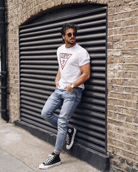 36 Super Cool Summer Outfits For Men To Copy Tshirt Jeans Outfit Men, All Star Outfit Men, Converse All Star Outfit, All Star Outfit, Nice Casual Outfits For Men, Rowan Row, Mens Converse Outfit, Garage Photoshoot, Short Adidas