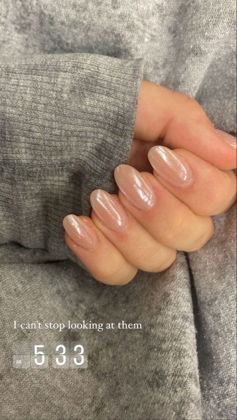 Stunning Short Square Nails for Summer 2024: Dominican Styles Best Winter Nail Colors, Pearl Chrome Nail, Winter Nail Colors, Pearl Chrome, Pearl Nail, Bridesmaids Nails, Chrome Nail Powder, Glazed Donut, Chrome Nail