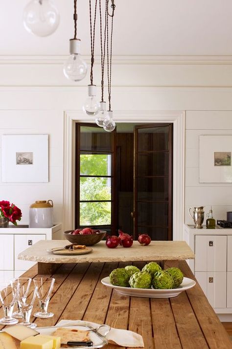 18 Great Eat-In Kitchen Ideas and Designer Examples Kitchen Island Alternatives, Kitchen Without Island, Contemporary White Kitchen, Narrow Kitchen Island, Galley Kitchen Design, Industrial Kitchen Design, Versatile Furniture, Small Dining Table, Dining Nook